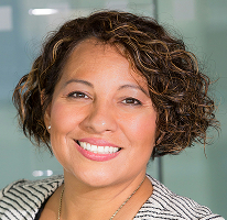 Claire Ashford, compliance-verantwoordelijke bij een financieel bedrijf, headshot